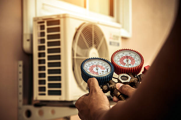 Professional Hvac technician working in Valentine, AZ